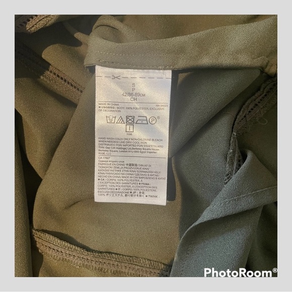 EUC Banana Republic khaki top, size small - Picture 3 of 7